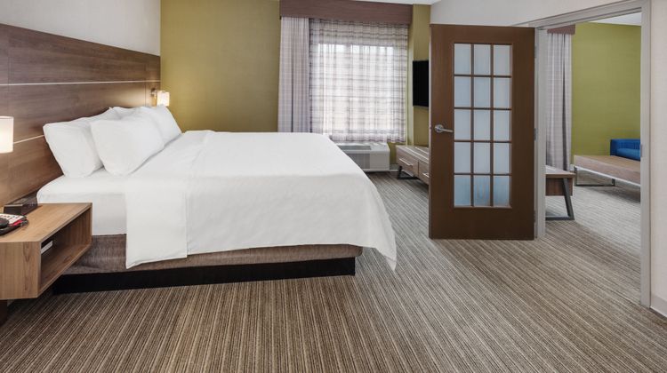 Holiday Inn Express Hotel & Suites Suite