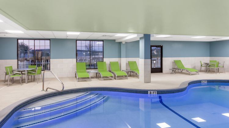Holiday Inn Express Hotel & Suites Pool