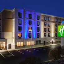 Holiday Inn Express Hotel & Suites