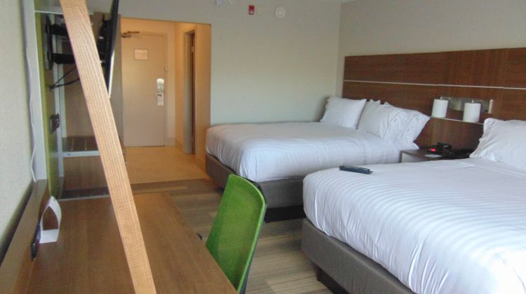 Holiday Inn Express & Suites Wapakoneta Room