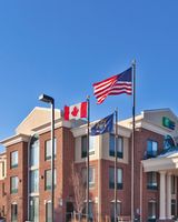 Holiday Inn Express Hotel & Suites