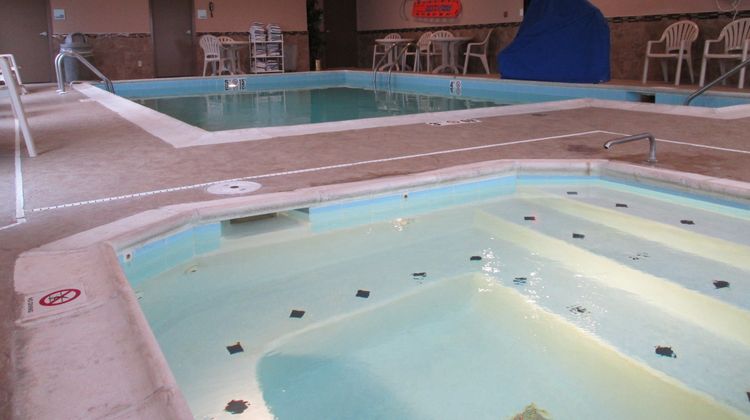 Holiday Inn Express Cloverdale Pool