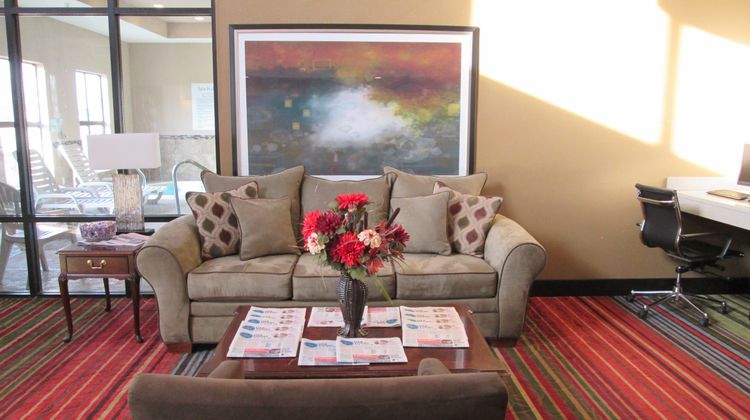 Holiday Inn Express Cloverdale Lobby