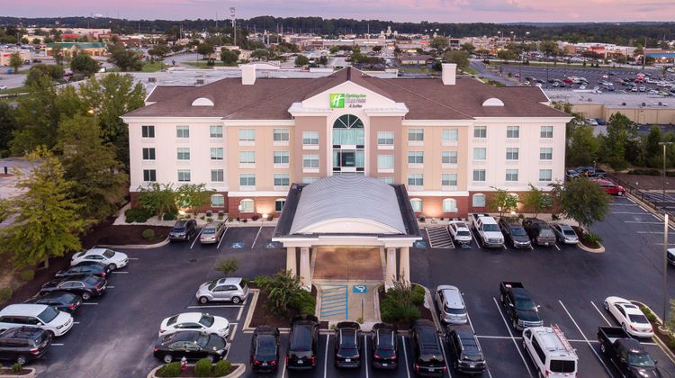 Holiday Inn Express & Suites I-26 Exterior