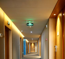 Holiday Inn Exp North Railway Station Lobby