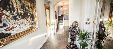 The Peacock Townhouse Hotel Lobby