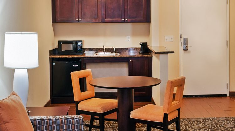 Holiday Inn Ardmore I-35 Suite