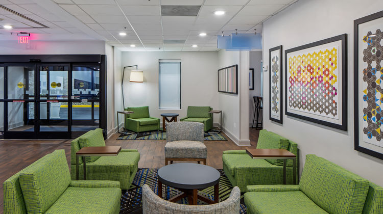 Holiday Inn Express Atlanta Airport Lobby