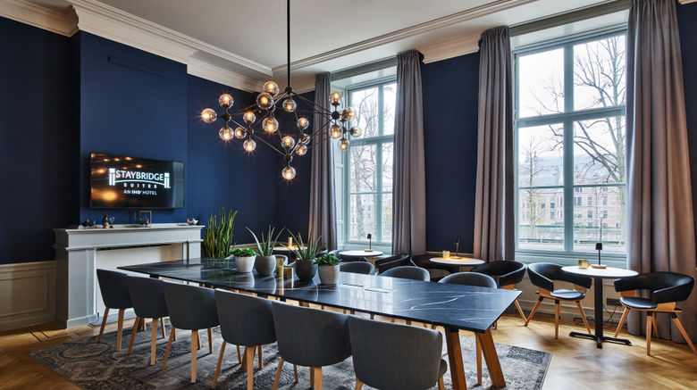 <b>Staybridge Suites The Hague - Parliament Meeting</b>. Images powered by <a href="https://www.leonardoworldwide.com/" title="Leonardo Worldwide" target="_blank">Leonardo</a>.