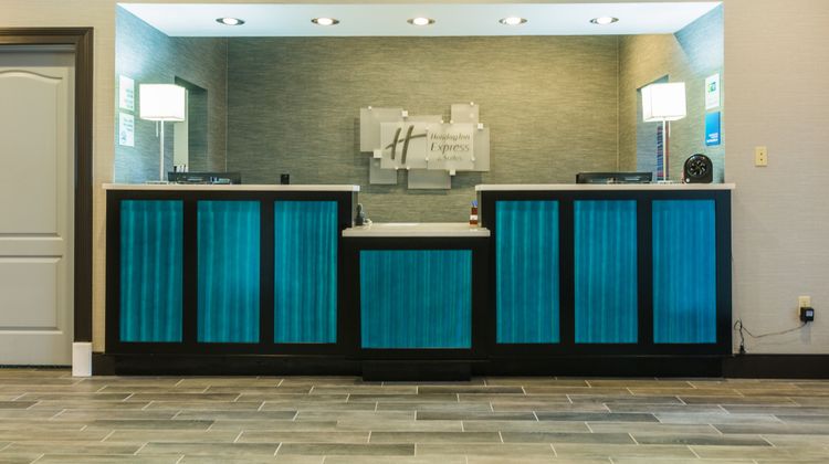 Holiday Inn Express & Suites, Jackson Lobby