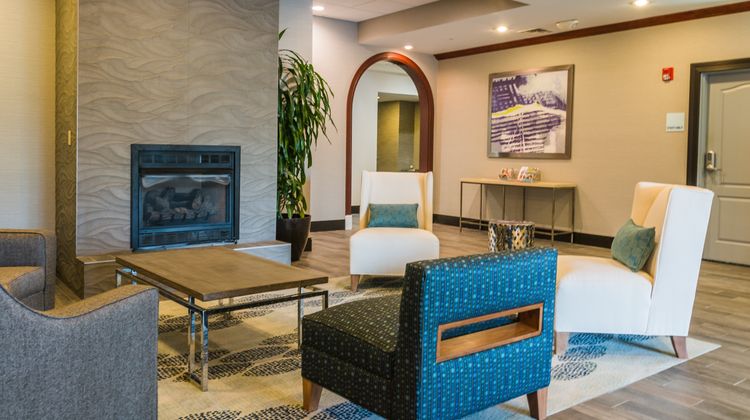 Holiday Inn Express & Suites, Jackson Lobby