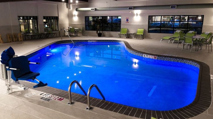 Holiday Inn Express Hotel & Suites Pool