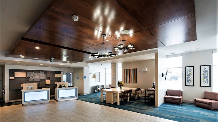 Holiday Inn Express Red Deer North Lobby