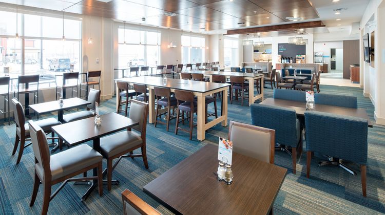 Holiday Inn Express Red Deer North Restaurant