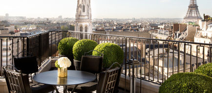 Four Seasons Hotel George V Exterior