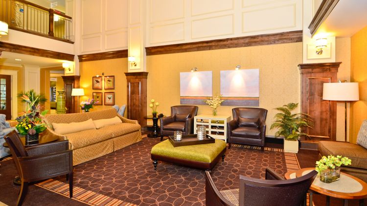 Holiday Inn Express & Suites Lobby