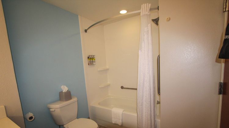 Holiday Inn Express/Suites Charleston-N Room