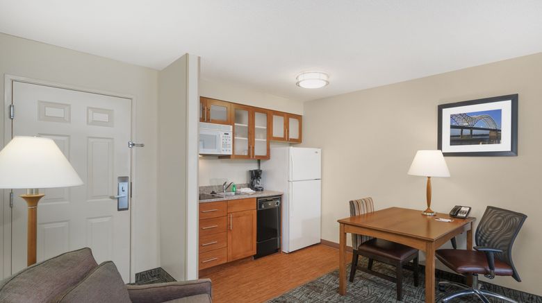 <b>Staybridge Suites Memphis Room</b>. Images powered by <a href="https://www.leonardoworldwide.com/" title="Leonardo Worldwide" target="_blank">Leonardo</a>.