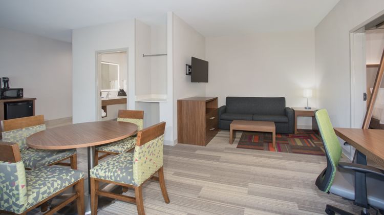 Holiday Inn Express Slidell Suite
