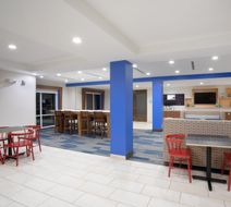 Holiday Inn Express Slidell Lobby