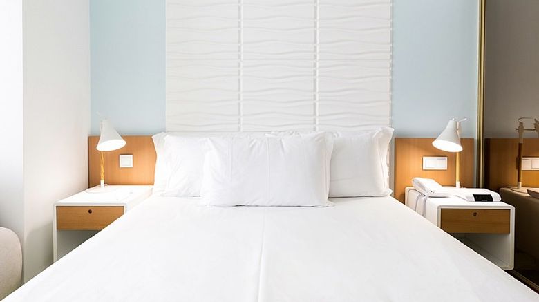 <b>Legendary Porto Room</b>. Images powered by <a href="https://www.leonardoworldwide.com/" title="Leonardo Worldwide" target="_blank">Leonardo</a>.