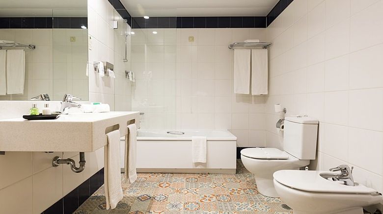 <b>Legendary Porto Room</b>. Images powered by <a href="https://www.leonardoworldwide.com/" title="Leonardo Worldwide" target="_blank">Leonardo</a>.