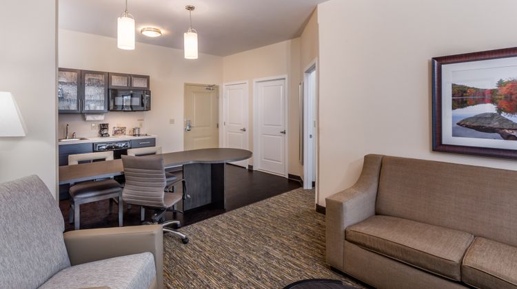 Candlewood Suites Bethlehem South Suite