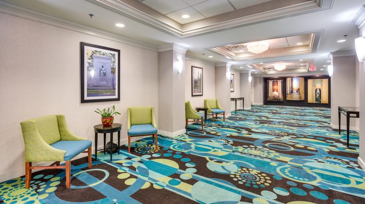 Holiday Inn Express Lobby