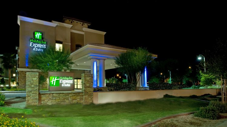 Holiday Inn Express & Suites Phoenix Exterior