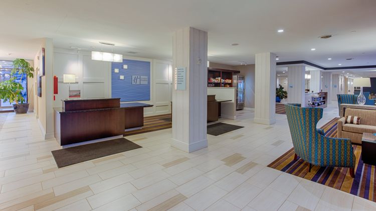 Holiday Inn Express & Sts W Catonsville Lobby