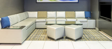 Holiday Inn Express Hotel & Suites Lobby