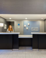 Holiday Inn Express Hotel & Suites