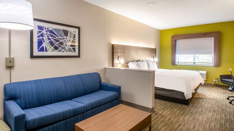 Holiday Inn Express/Suites Olathe South Room