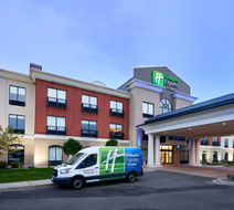 Holiday Inn Express Hotel & Suites Exterior