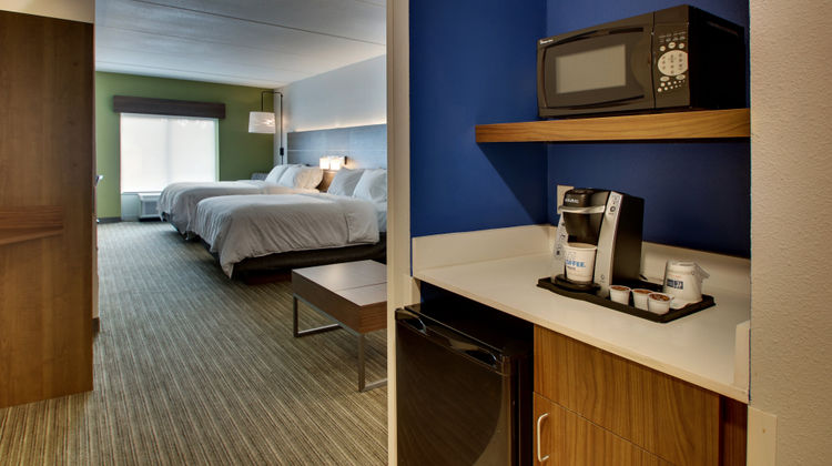 Holiday Inn Express Hotel & Suites Suite