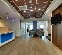 Holiday Inn Express Hotel & Suites Lobby