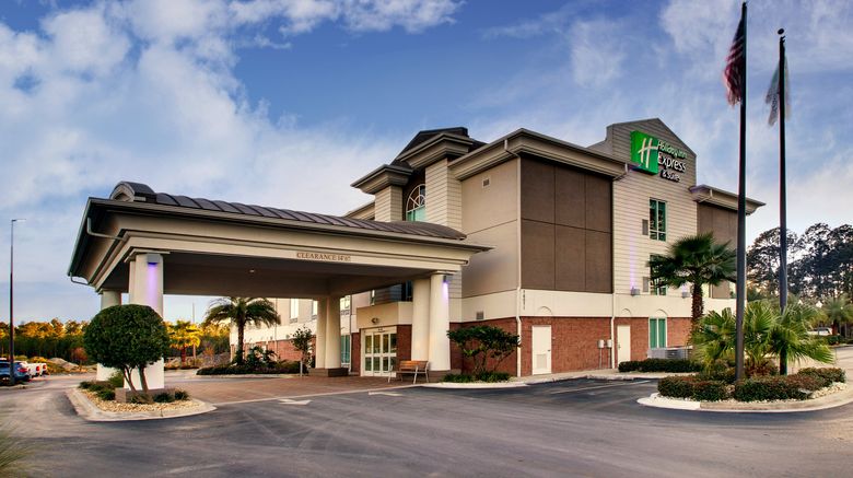 Holiday Inn Express Hotel  and  Suites Exterior. Images powered by <a href="https://www.leonardoworldwide.com" target="_blank" rel="noopener">Leonardo</a>.