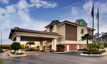 Holiday Inn Express Hotel & Suites