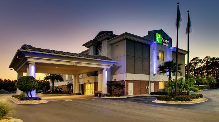 Holiday Inn Express Hotel & Suites Exterior
