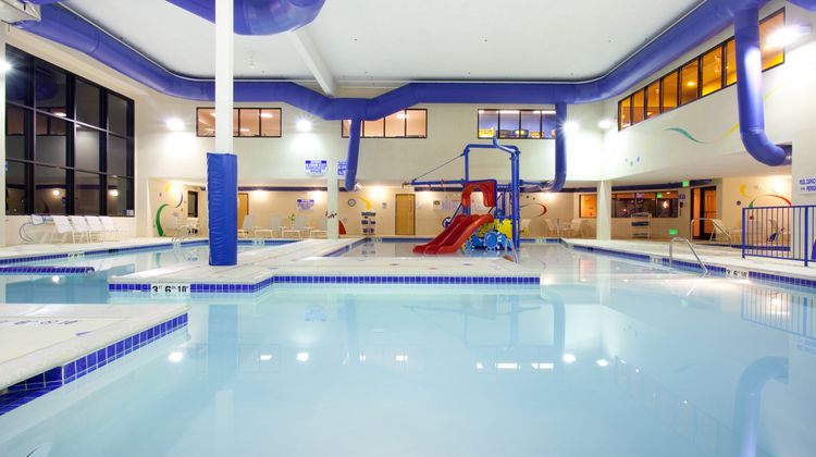 Holiday Inn Express & Suites Pool