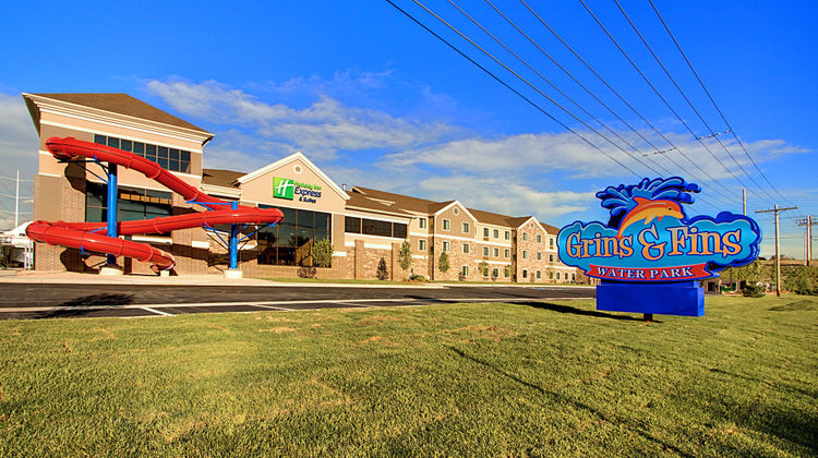 Holiday Inn Express & Suites Exterior