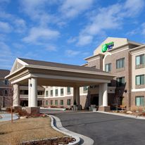Holiday Inn Express & Suites