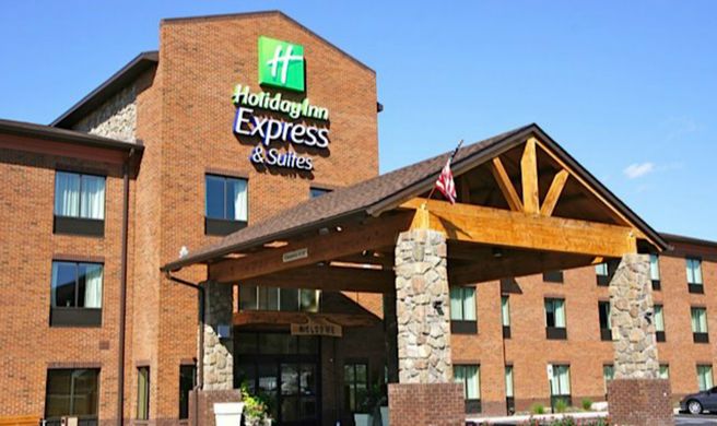 Holiday Inn Express and Suites Donegal Exterior