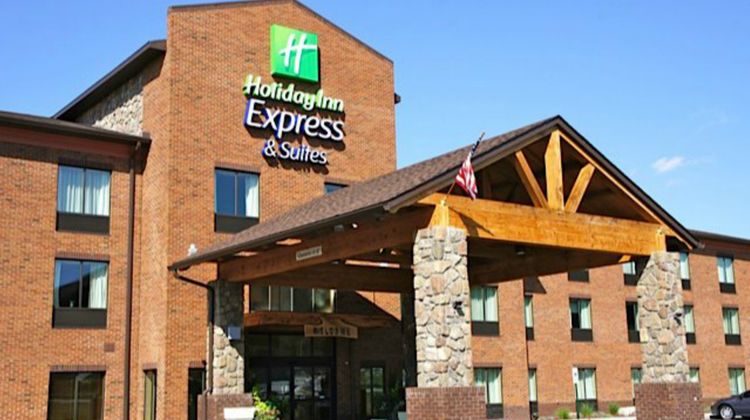 Holiday Inn Express and Suites Donegal Exterior