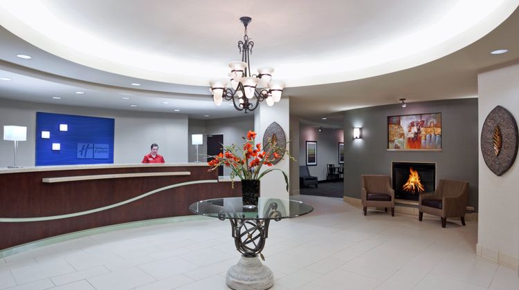 Holiday Inn Express Hotel & Suites Lobby