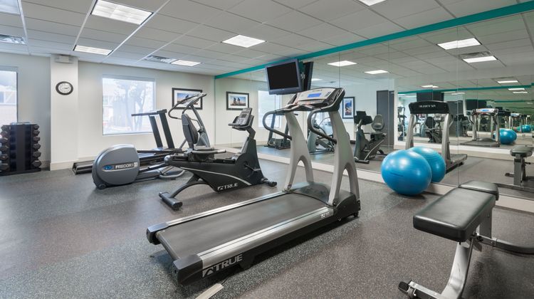 Holiday Inn Express & Suites Bentonville Health Club