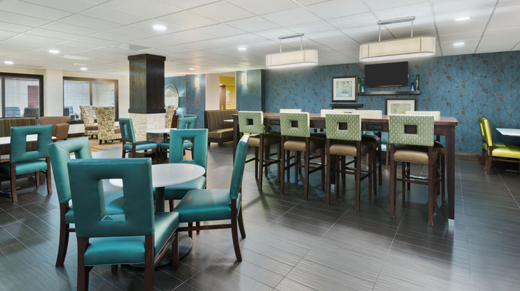 Holiday Inn Express & Suites Bentonville Restaurant