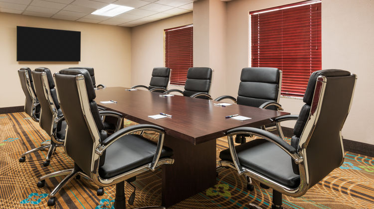 Holiday Inn Express & Suites Bentonville Meeting
