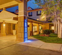 Holiday Inn Express & Suites Exterior