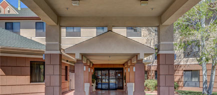 Holiday Inn Express & Suites Exterior